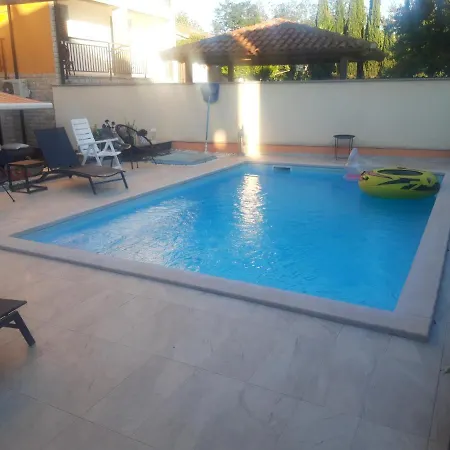V Apartment *