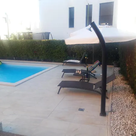 V * Porec